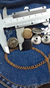 กระดุมตอกยีนส์ ลายวินเทจยอดนิยม บอดี้โลหะ สำหรับร้านเย็บผ้า และร้านตกแต่งเสื้อผ้า มีให้เลือก 6 ลาย [พร้อมส่ง]