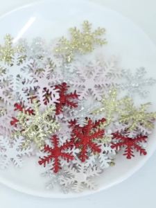 50pcs/lot 2.5cm Non-woven Glitter Snowflake Ornaments Christmas Scene Decor Patches for Gift Bow DIY Craft Xmas Decoration