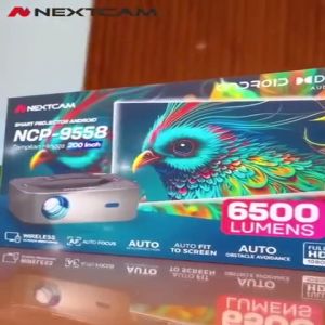 NEXTCAM Smart Projector Proyektor Wireless Android 6500lumens Dolby Audio Bluetooth 2.4G/5G Wifi Auto fokus Tetap Jelas ditempat terang NCP-9558