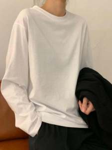 เสื้อยืดคอกลมแขนยาวสีขาวสำหรับผู้หญิง ฤดูใบไม้ร่วง 2023 เสื้อเชิ้ตสไตล์เกาหลีใหม่ เสื้อชั้นในสีพื้น เสื้อเชิ้ตแฟชั่น