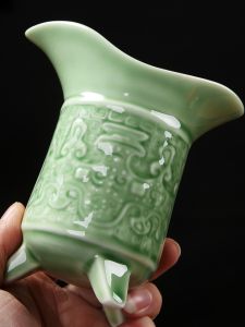 Ancient Emperor Cup Liquor and Spirit Glass For Home Creative Retro Style Tass Three Feet Wine Bottle Embossed Ceramic Jue-Shaped Cup