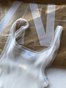 คำสั่งซื้อจากญี่ปุ่น ~ นุ่มและยืดหยุ่นสูง! เสื้อกล้ามตัวในเข้ารูปลายเกลียวไหมแท้ระดับไฮเอนด์แมทช์ลุคง่ายสำหรับผู้หญิงฤดูใบไม้ผลิและฤดูร้อนแบบใหม่