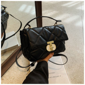 Fashionable Large Capacity Womens Crossbody Bag Chain Diamond Patterned Shoulder Bag Stylish Small Square Bag for Youth