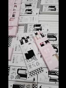 Bút Bi High Beauty 4/0 Thiết Kế Bướm Đen Trắng Ngòi 0.5mm Mực Hồng Tay Cầm Mút Xốp Hình Nơ 3D Tạo Cảm Giác Thoải Mái Khi Cầm.