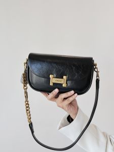 กระเป๋าสะพายข้างหนังวัวแท้สไตล์ย้อนยุค สายโซ่แบบห้อยไหล่สำหรับผู้หญิง กระเป๋าสะพายข้างทรงม้า กระเป๋าสะพายข้างแบบลำลอง