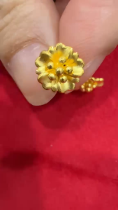 Poh Heng Jewellery 24K Danity Nemophila Earrings in Yellow Gold[Price By Weight]