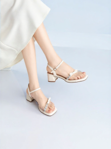 Josiny | Square Toe Chunky Heel Sandals