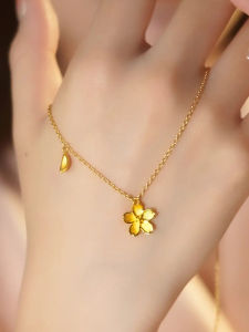 24k Gold Petalจี้ 999 Gold Sakuraสร้อยคอ ผู้หญิง ใหม่แฟชั่นelegance 5g Gold Clavicle Chainของขวัญไทเทเนียมเหล็ก