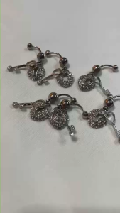 จิวสะดือรูปพวงกุญแจ น่ารัก สวย เก๋ สไตล์แฟชั่น จิวเจาะสะดือจิวสะดือเจาะร่างกายสะดือ