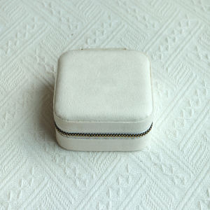 1pc Multifunction Velvet Mini Jewelry Storage Box With Mirror Portable Necklace Earring Ring Zipper Square Jewelry Display Case