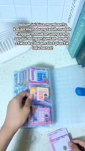 [BISA COD] Mushion Album Tabungan Polaroid 240 & 120 Slot Motif Kotak – Dompet Menabung Bonus 3 Ziplock 3 Saving Challenge Pulpen Gel 4 Stiker Bening Lucu & Stiker Angka Karakter