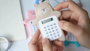 (BISA COD) PROMO Kalkulator Mini Portable Motif Bear Kalkulator Portable Mini Beruang Kalkulator Unik Kalkulator 8 Digit Mini / Kalkulator 8 Digit Mini Portable Desain Kartun Beruang