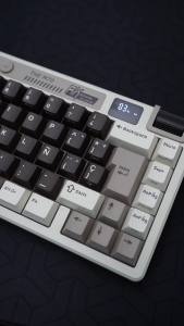 RK Royal Kludge RK M70 73 Tombol 70% Dengan Layar TFT Keyboard Mekanik