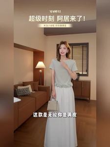 Áo Knit Cổ Tròn Hoa Xanh Handmade cho Nữ