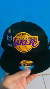 Topi Snapback Lakers NBA & Los Angeles: Desain Unik dan Cap Distro