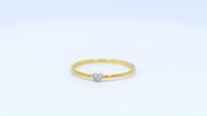 Happy Jewelry แหวนหัวใจเล็ก ฝังเพชรบ่าข้าง ❤️ ทองแท้ 9k 37.5% เพชรเกสร ME920