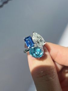 Silver Ring Flash Diamond Womens Large Color Block Luxury Sense Food Finger Ring Alloy Embedded Artificial Gemstone Ring