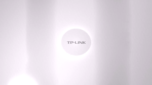 TP Link Omada EAP110 300 Mbps Ceiling Access Point Multi‑SSID Keamanan WPA2 & Manajemen Cloud