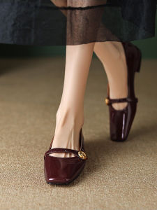 รองเท้า Mary Jane ส้นสูงทรงหัวเหลี่ยมสีแดงสไตล์ฝรั่งเศสสำหรับผู้หญิง รองเท้าส้นแบนแบบสวมสบาย รองเท้าหนังนิ่ม รองเท้าแฟชั่น