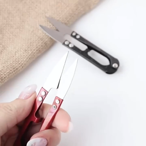 กรรไกรตัดด้าย สุ่มสี คม ทน ทนไช้ได้นาน ราคาดีที่สุด กรรไกรก้ามปู