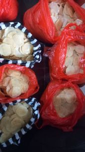 Emping Melinjo Asli Kebumen/Tanpa Campuran /Ukuran Besar Biji 4-5 Melinjo/ Siap Goreng/ emping mentah kualitas super kemasan 1kg sudah disortir siap goreng