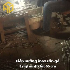 Xiên Inox 60cm Cho Máy Quay Gà Vịt – Bền Bỉ Chống Gỉ Cán Gỗ Tiện Lợi