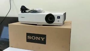 Proyektor Sony VPL-DX100
