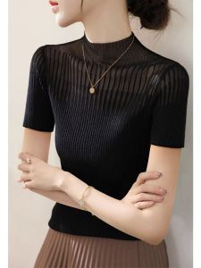 เสื้อถักไหมน้ำแข็งคอวีแขนสั้นผ้าตาข่ายบางสำหรับฤดูร้อนปี 2025 เสื้อผู้หญิงทรงสลิมฟิต ดีไซน์ใหม่ ระบายอากาศได้ดี สวมใส่สบาย