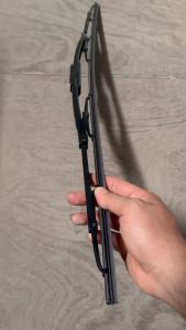 1 cái chổi gạt mưa 70cm howo dùng được cho cả chân to chân nhỏ SD cao cấp lưỡi gạt mưa xe ô tô