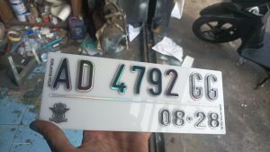 plat akrilik motor