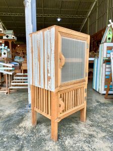 ตู้กับข้าวไม้  ตู้โชว์สำหรับเก็บของสไตล์วินเทจ  เฟอร์นิเจอร์ไม้จริง ตู้ไม้คลาสสิค ตู้ไม้ย้อนยุค  ทำจากไม้จริง