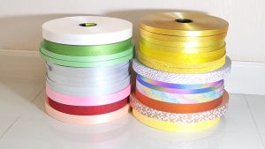 ริบบิ้นกากเพชรทึบ กากเพชรรุ้ง กากเพชรประกายมุก กากเพชรพรีเมี่ยม กากเพชรพิมพ์ลาย ม้วนใหญ่ สำหรับพับเหรีญโปรยทาน ทำงานฝีมือ เบอร์ 2