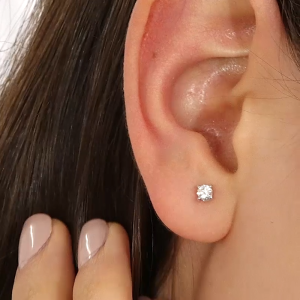 Chow Sang Sang 周生生 18K Solid White Gold Daily Luxe Diamond Earrings for Women & Men 89758E