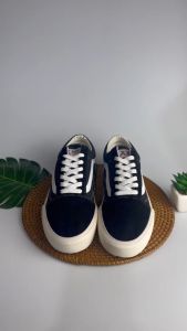 Sepatu Sneakers Pria Wanita Hitam Putih: Gaya & Brand Lokal