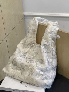 กระเป๋าผ้าใบลายผีเสื้อสไตล์เกาหลีสำหรับผู้หญิง 2024 กระเป๋าถือทรงโตเกินความจุขนาดใหญ่ กระเป๋าสะพายไหล่แบบลำลอง กระเป๋าถือแบบลำลอง