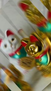 Patung Kucing Hoki Koin Emas 12 cm Maneki Neko Termurah