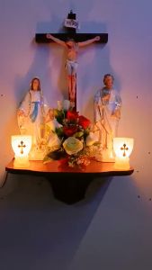 Bộ bàn thờ công giáo mini Mẹ ban ơn Thánh Giuse 30cm Thánh giá cnan 45cm kệ gỗ 40cm 2 đèn đầy đủ_bàn thờ công giáo