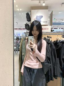 เสื้อเชิ้ตแขนยาวผ้าถักสีชมพู ผู้หญิง ฤดูใบไม้ร่วง ฤดูหนาว สลิมฟิต คอวี ดีไซน์ ไม่ซ้ําใคร เสื้อสเวตเตอร์ เสื้อตัวใน เสื้อท่อนบน ทันสมัย สไตล์เดินทาง