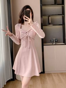 Váy Chữ a Cổ Vuông Màu Hồng Ngọt Ngào Kiểu Pháp Cho Nữ Mùa Thu 2025 Váy Ngắn Tay Dài Cạp Cao Thiết Kế Mới Phong Cách Nước Hoa