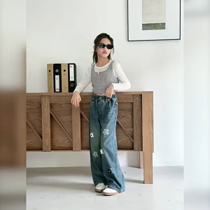 130-150cm กางเกงยีนส์เด็กผู้หญิง กางเกงเด็ก  การออกแบบปัก ขากว้าง ดอกไม้ถัก สําหรับเด็กผู้หญิง 🚚ส่งไว จากไทย🚚