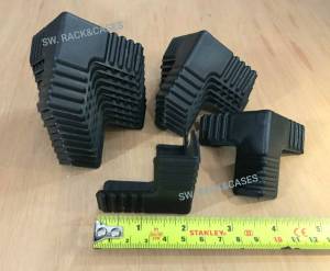 มุมตู้ลำโพง เล็ก (ราคาต่อแพ็คจำนวน 16 ตัว) ขนาด 5.3x5.3x0.2cm มุมครอบตู้ลำโพง มุมสามเหลี่ยมเล็ก วัสดุพลาสติกเกรดดีแข็งแรง สวยทนทานได้มาตรฐาน