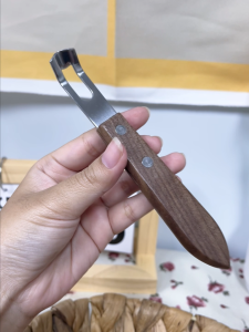 Newyorkbigsale มีดปอกเปลือกมะนาว มีดขูดผิวมะนาว ด้ามไม้ No.Y2312