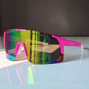 Wrap-shaped Womens Fashion Glasses Suitable for Men and Women Shield-style Fashion Glasses Retro Inspiration