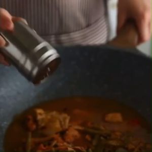 Stainless steel seasoning container food storage for seasonings and spices container seasoning bottle seasoning jar with lid cover spices holder spices jars salt dispenser sauce container kitchen utensils set toothpick dispenser toothpick holder