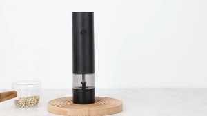 Electric pepper grinder - Two-piece with base USB rechargeable model household black portable sea salt button-type grinder