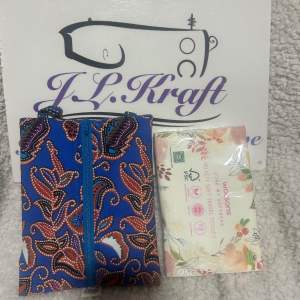 Handmade Travel Size Tissue Pouch 19cm x 14.5cm iconic SIA Batik Prints Singapore Airline