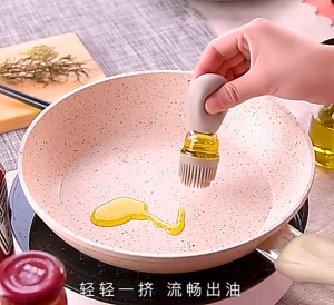 Silicone Glass Oil Control Brush Bottle Pump Scale Tank Kitchen Cooking Condiment High Temperature Resistant Silicone Oil Brush Bottle 硅胶油刷瓶子