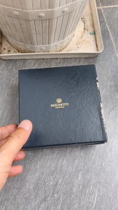 Đồng hồ để bàn Mikimoto có hộp chạy pin hàng si