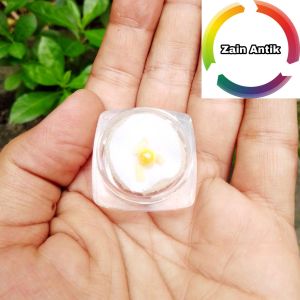 Batu mustika Buntat emas