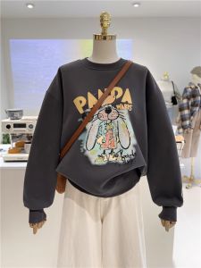 เสื้อสเวตเตอร์คอกลมบุขนแกะลายกระต่ายน่ารักสำหรับผู้หญิงในฤดูใบไม้ผลิ 2024 เสื้อสเวตเตอร์คอกลมสไตล์เกาหลีสำหรับผู้หญิง